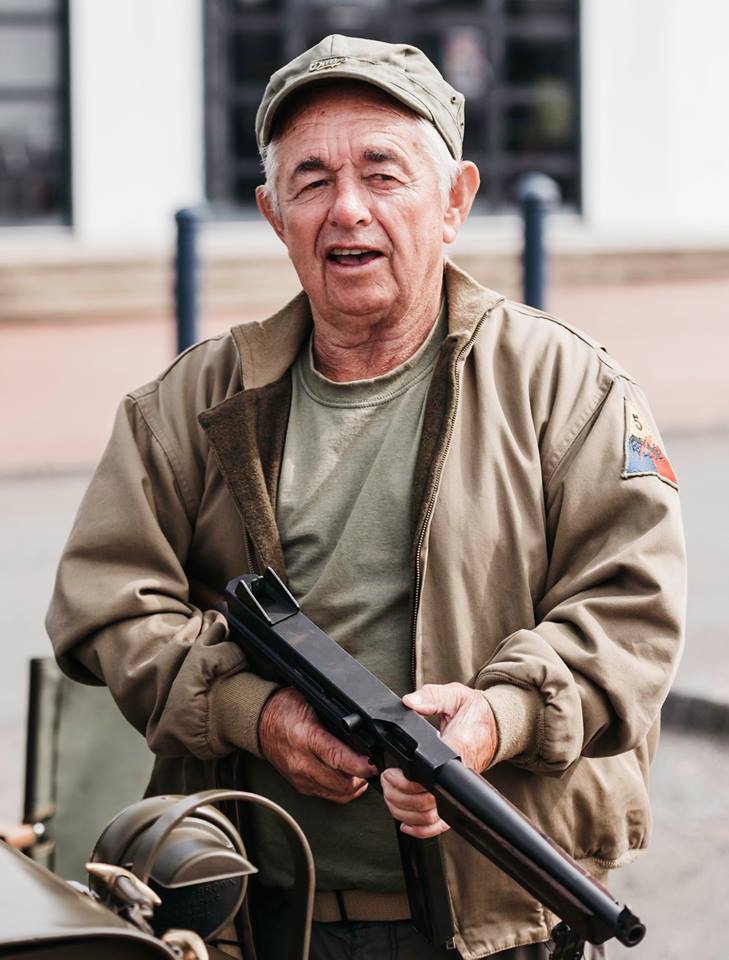 holdthegun.jpg